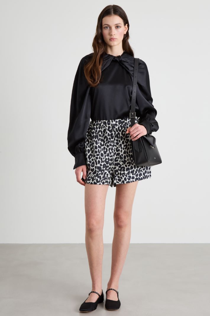 Blusa de raso de seda