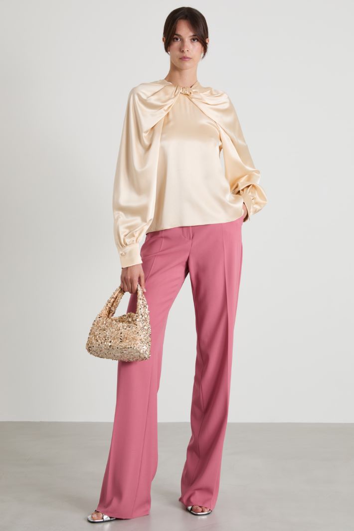 Blusa de raso de seda