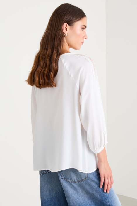 Blusa in crépe e pizzo