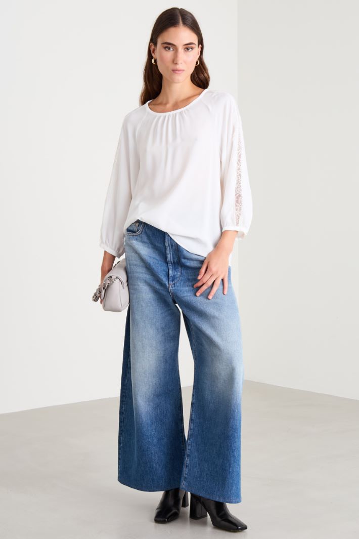 Blusa de crepé y encaje