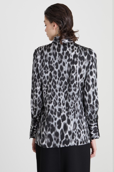 Blusa de satén estampada