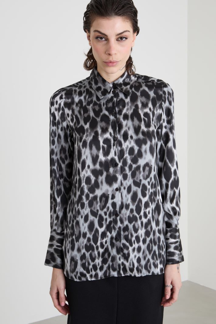 Patterned satin blouse Intrend - 4