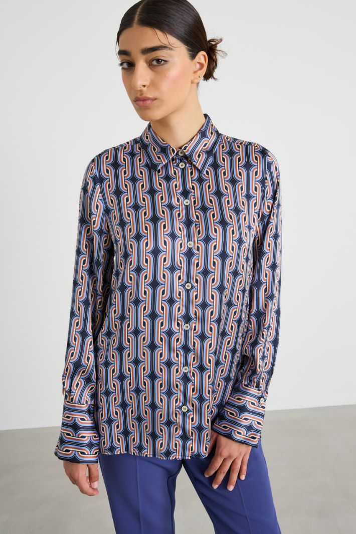 Blusa in raso a fantasia Intrend