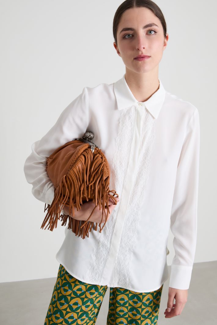 Blusa de crepé con encaje