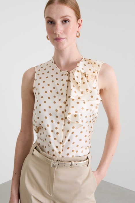 Top de seda con volantes