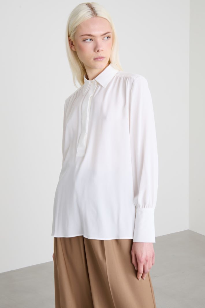 Blusa de crepé de china