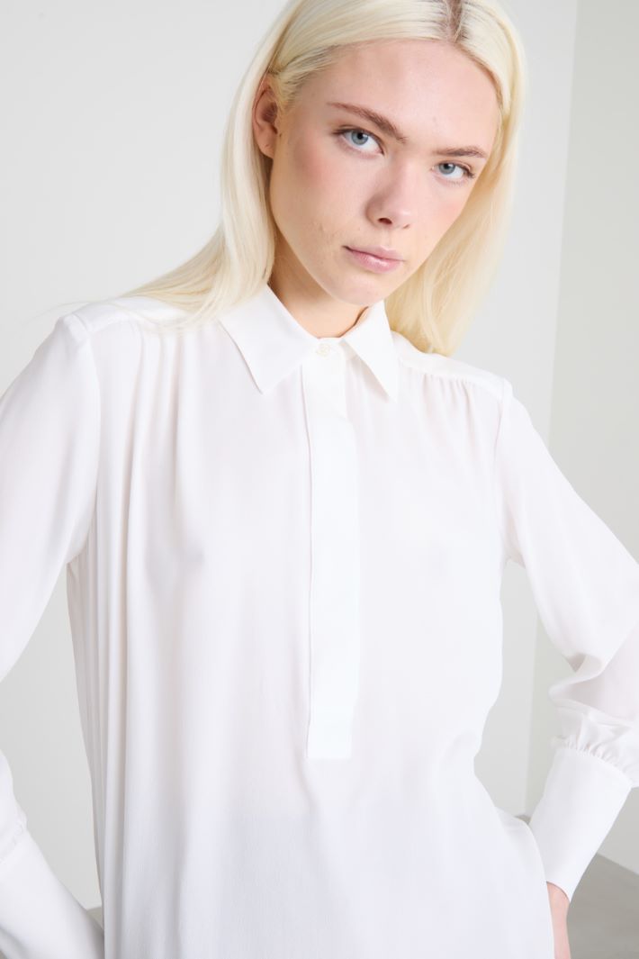 Blusa de crepé de china