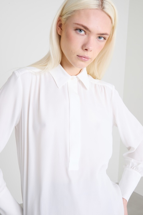 Blusa in crépe de chine