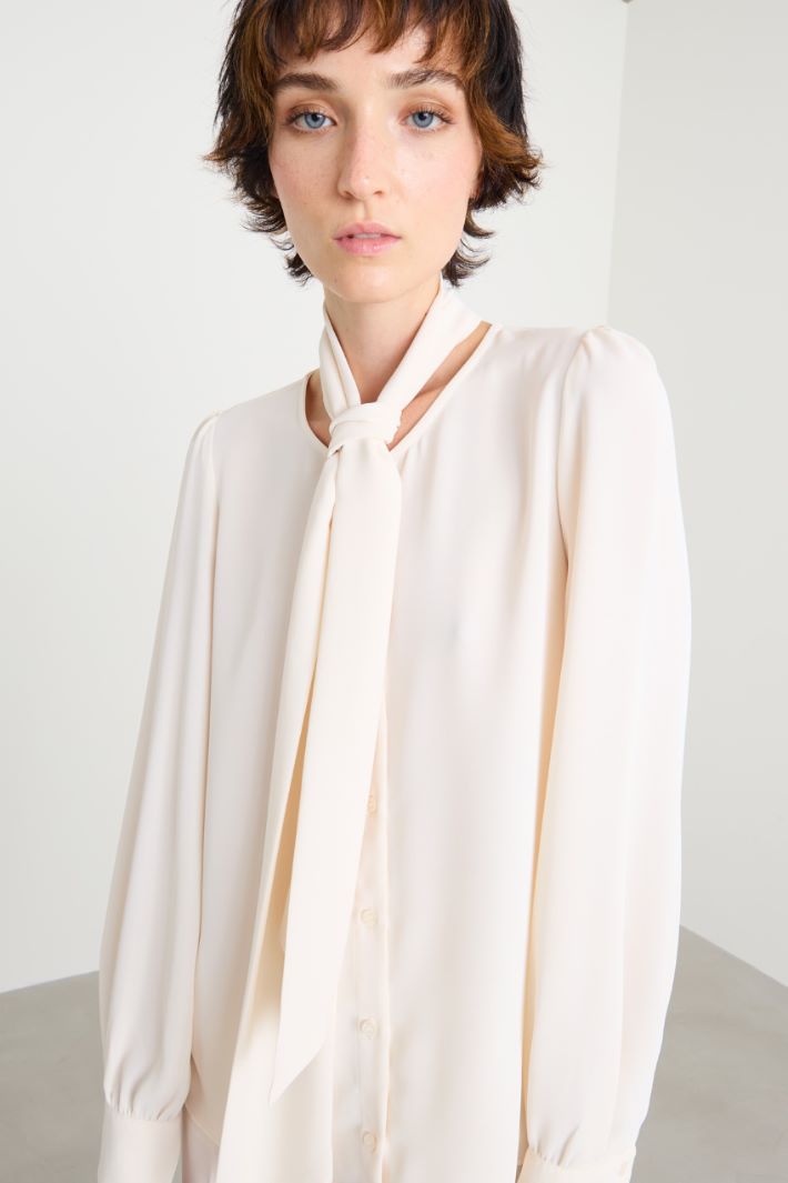 Blusa con pañuelo