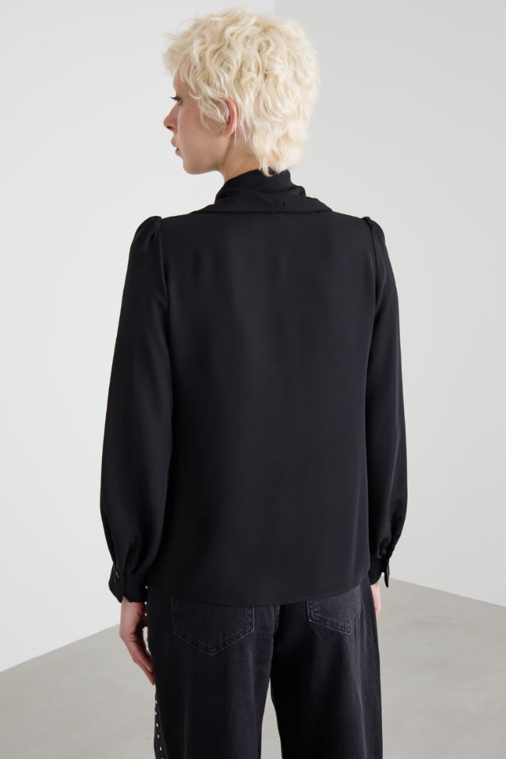 Tie-collar blouse Intrend - 2