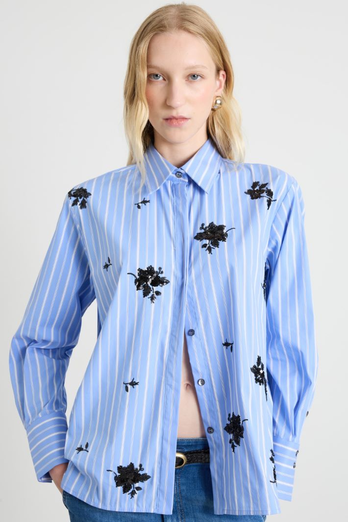 Shirt with embroidery Intrend