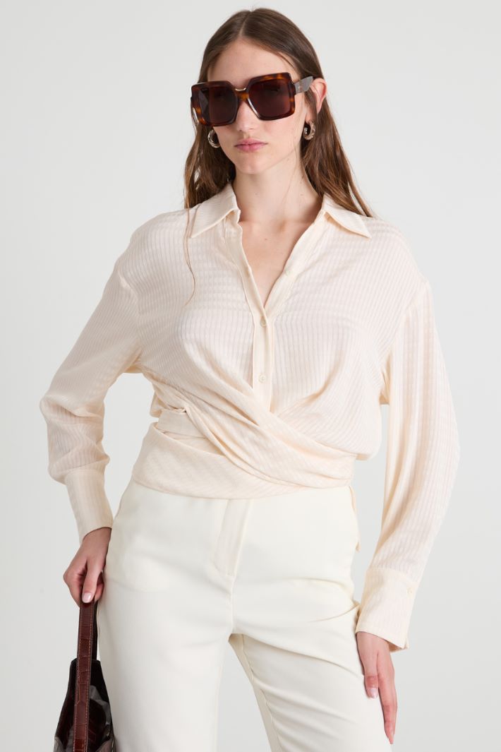 Fluid fabric shirt Intrend