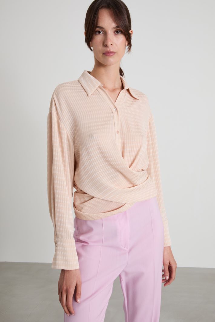 Fluid fabric shirt Intrend