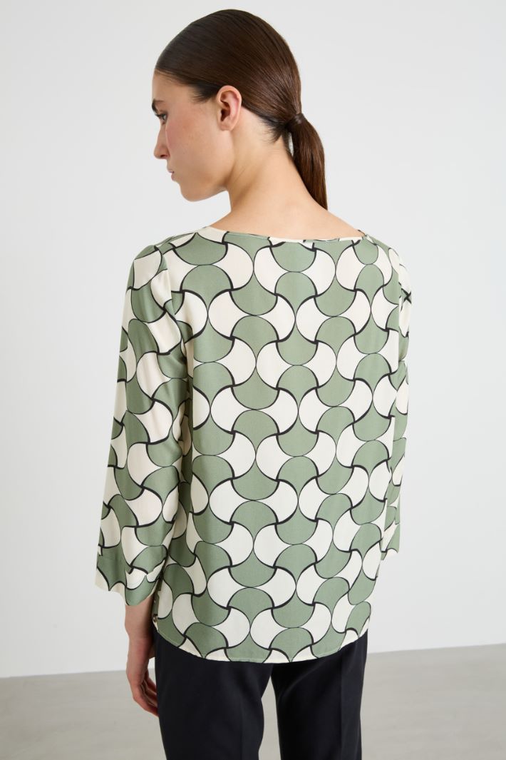 Blusa con estampado geométrico