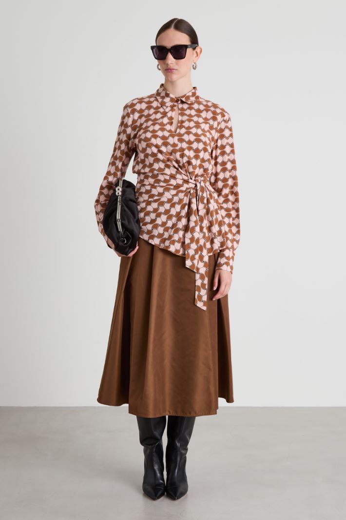 Knot-detail patterned blouse Intrend - 3