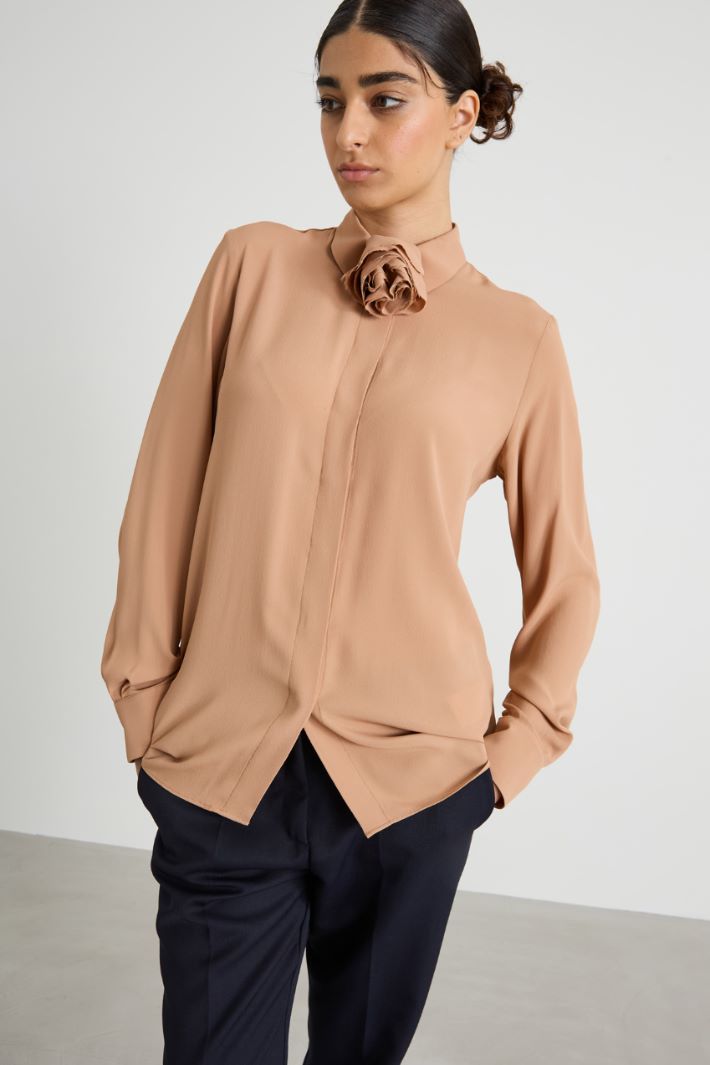 Silk shirt with flower Intrend
