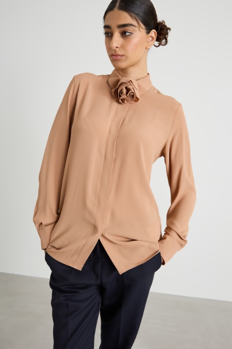 Camicia in seta con fiore Intrend