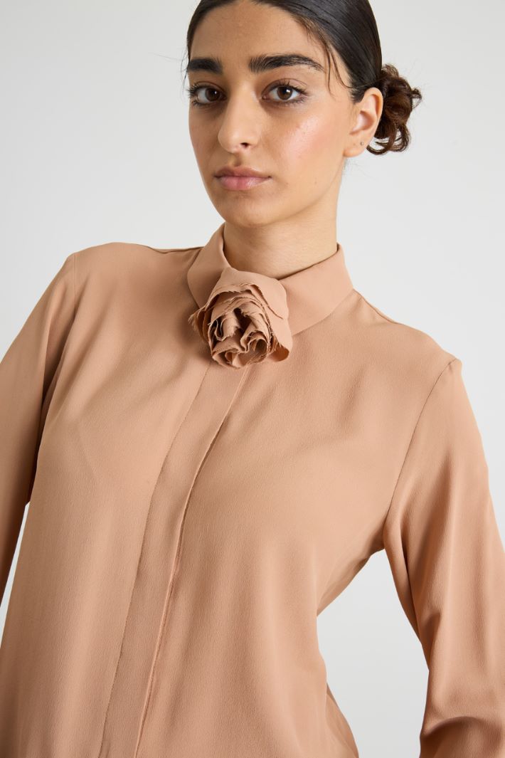 Silk shirt with flower Intrend - 4