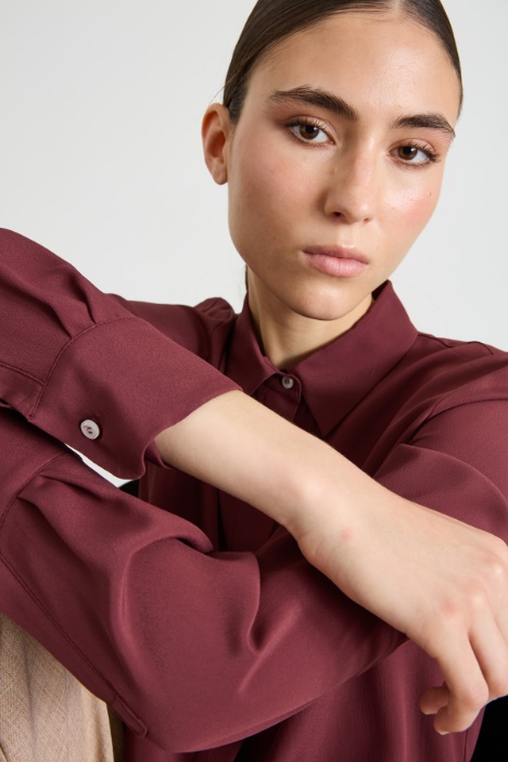 Camicia in seta con fiore