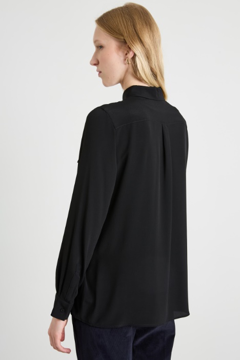 Camicia in crépe con taschini