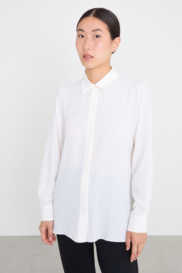 Shirt with flower accessory Intrend