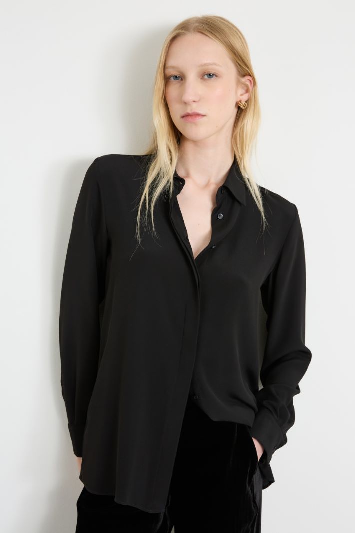 Shirt with flower accessory Intrend