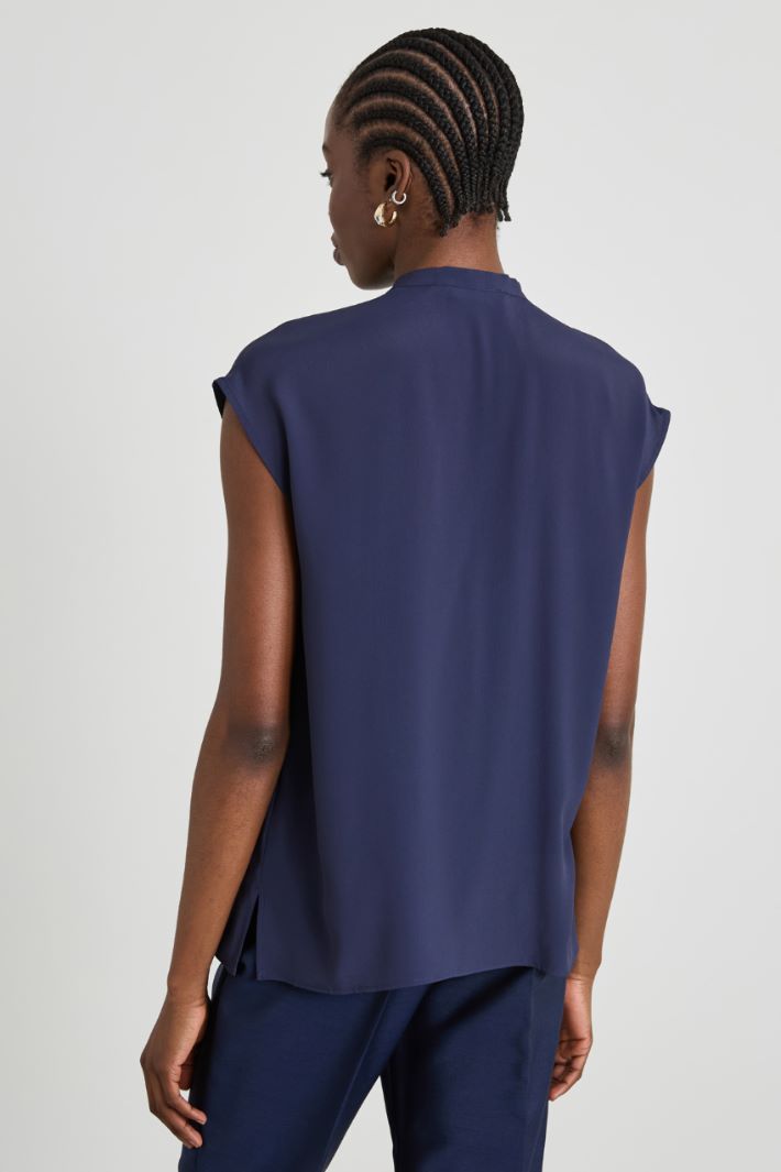 Sleeveless blouse Intrend - 2