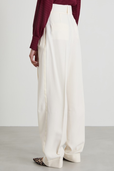 Pantaloni ampi in lana