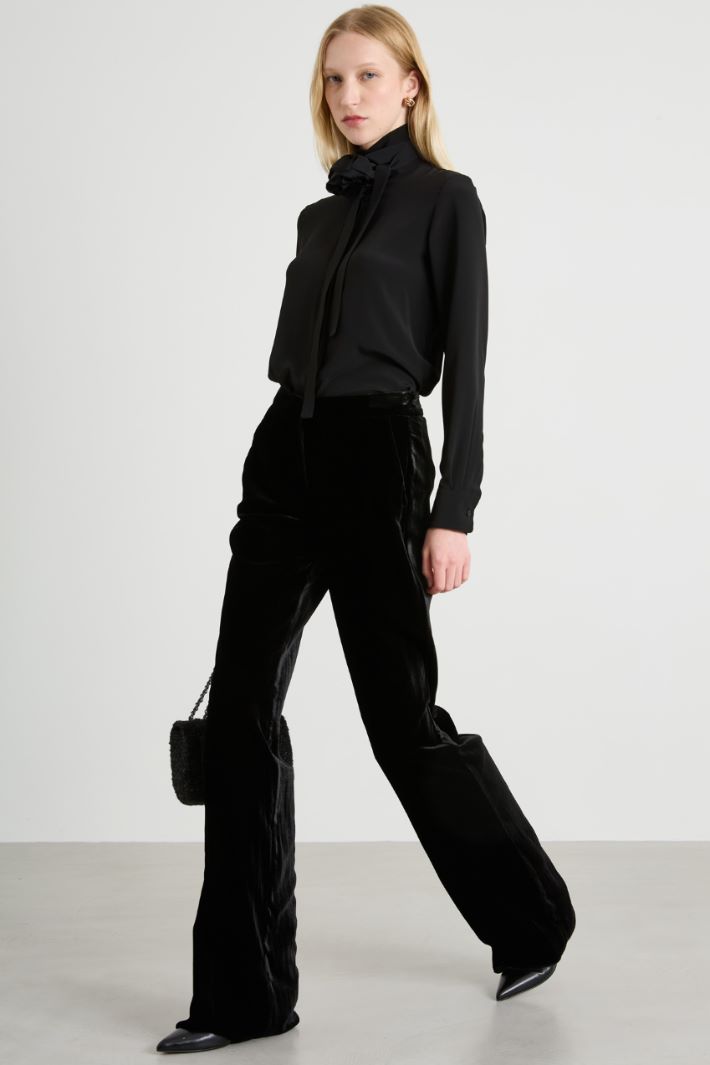 Relaxed-fit chenille trousers Intrend