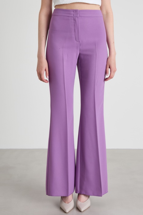 Pantalones acampanados en enver satén