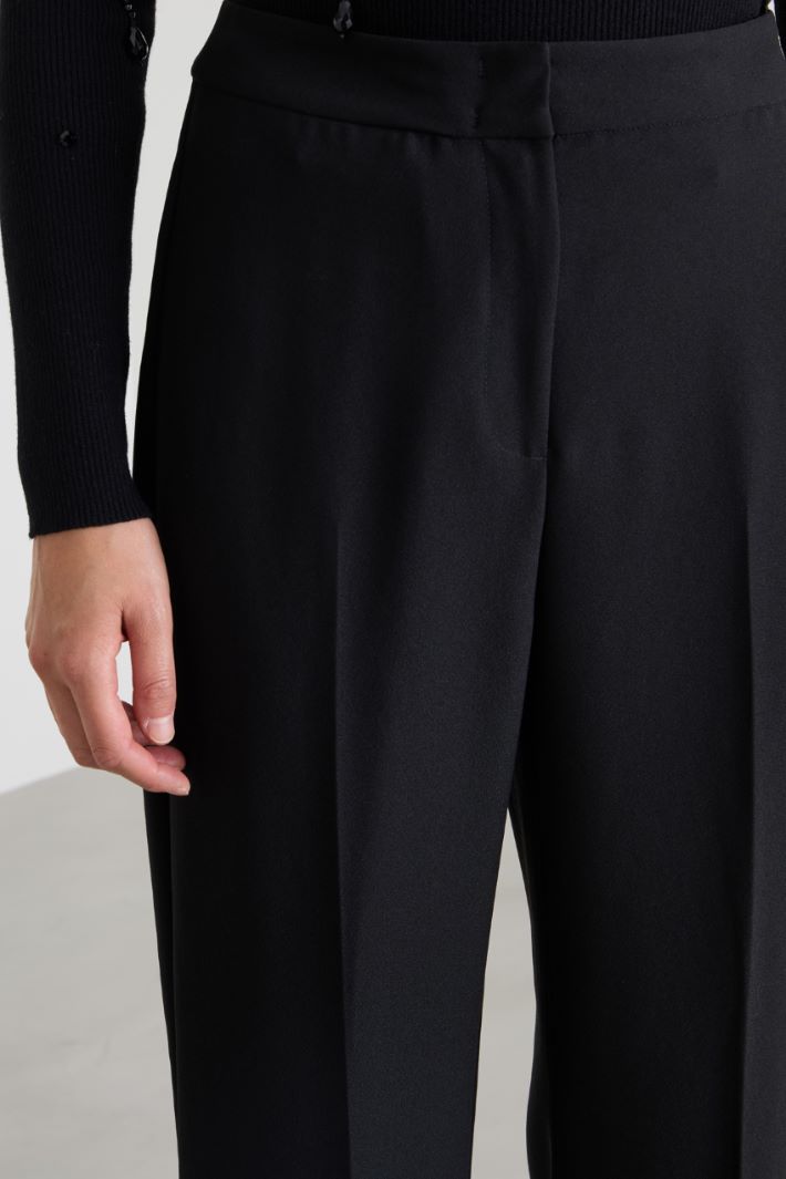 Pantalones acampanados en enver satén Intrend - 4