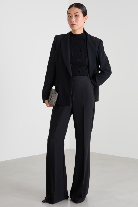 Pantalones acampanados en enver satén Intrend