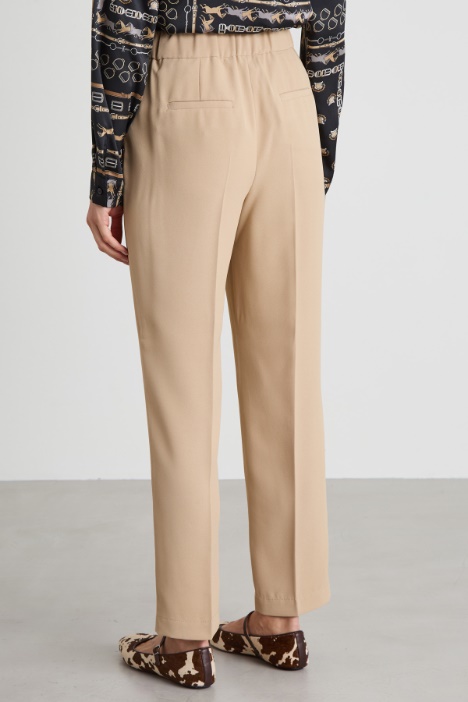 Pantaloni a sigaretta con pinces