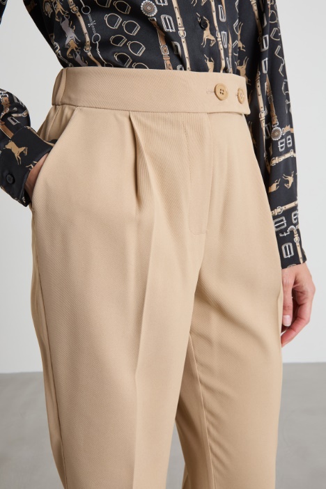 Pantaloni a sigaretta con pinces