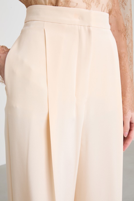 Pantalón en crepé de China