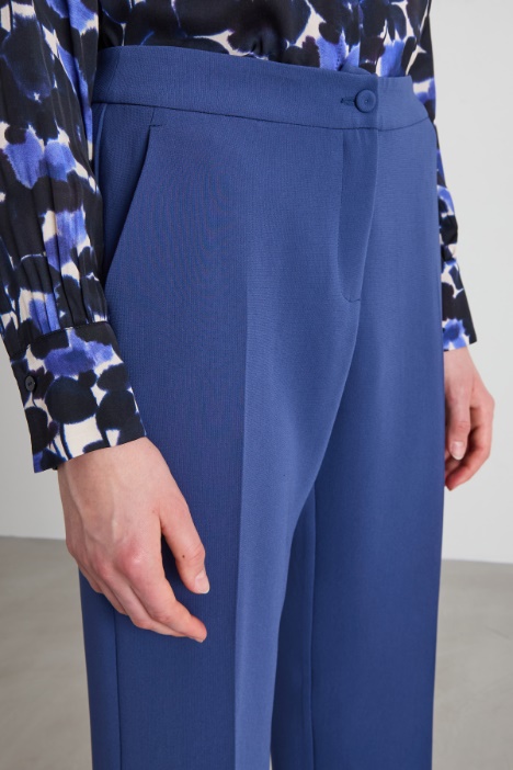 Pantaloni dritti in crépe