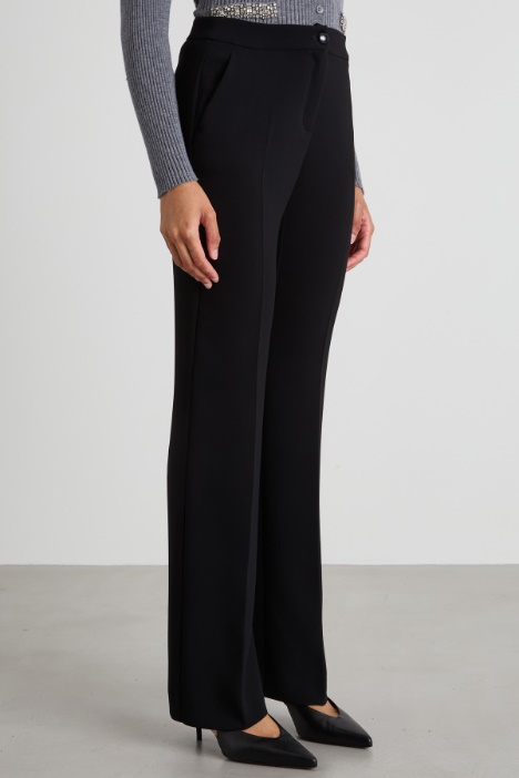 Pantaloni dritti in crépe