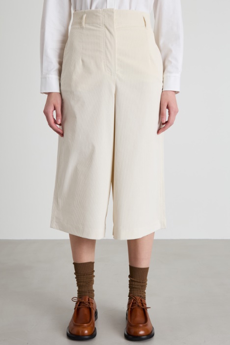 Pantaloni cropped a coste