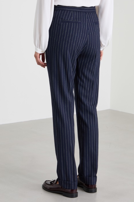 Pantalones con bajo vuelto