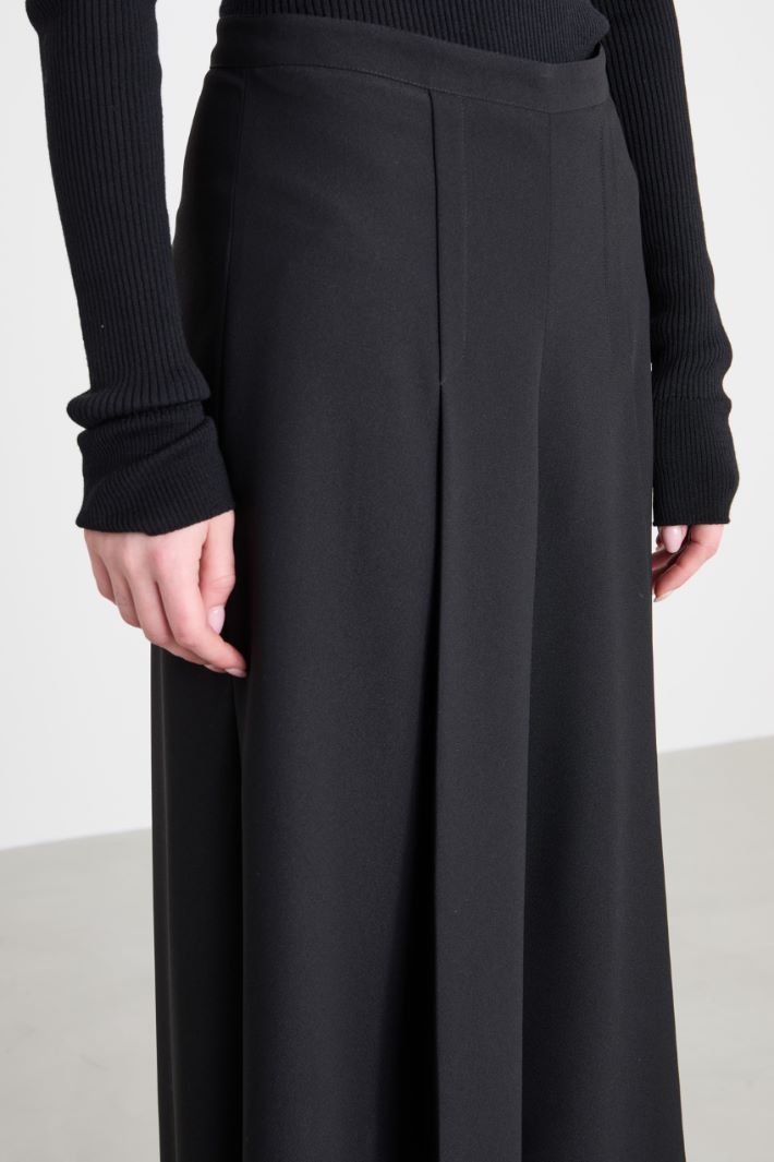 Pantalones de enver satén con pinzas Intrend - 4