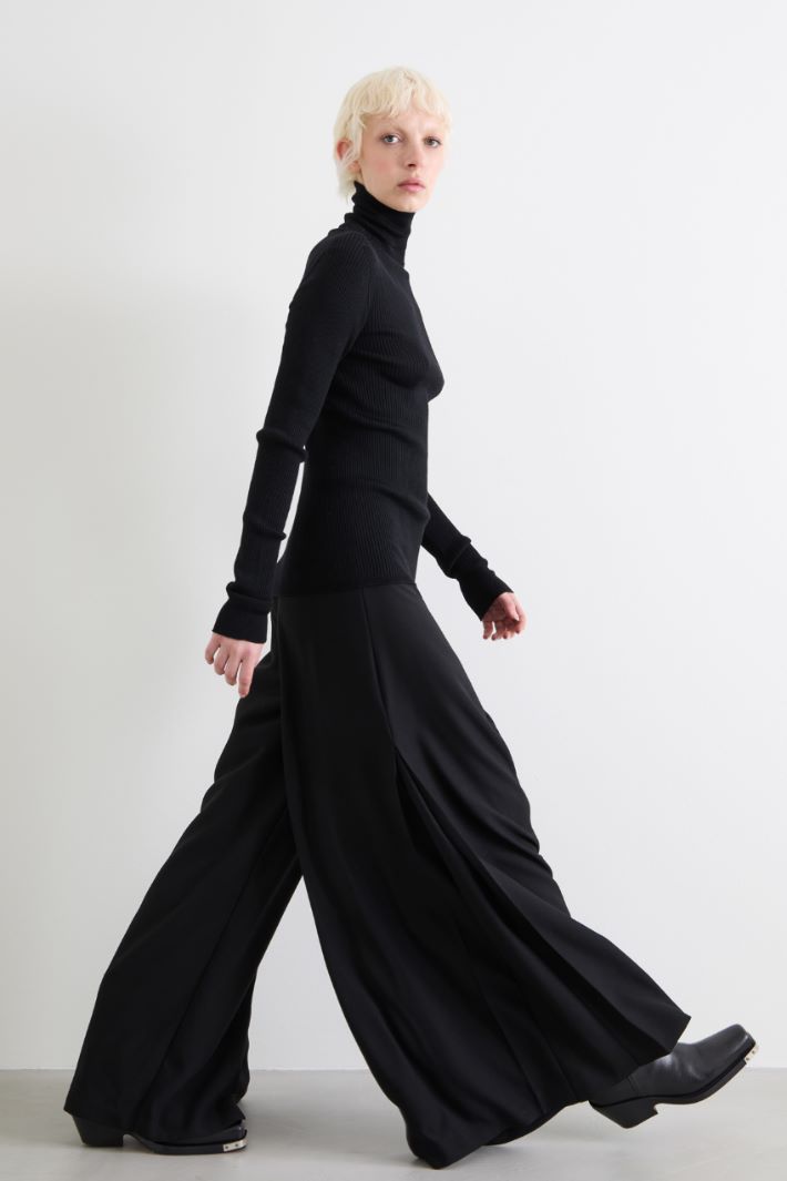 Pantalones de enver satén con pinzas Intrend