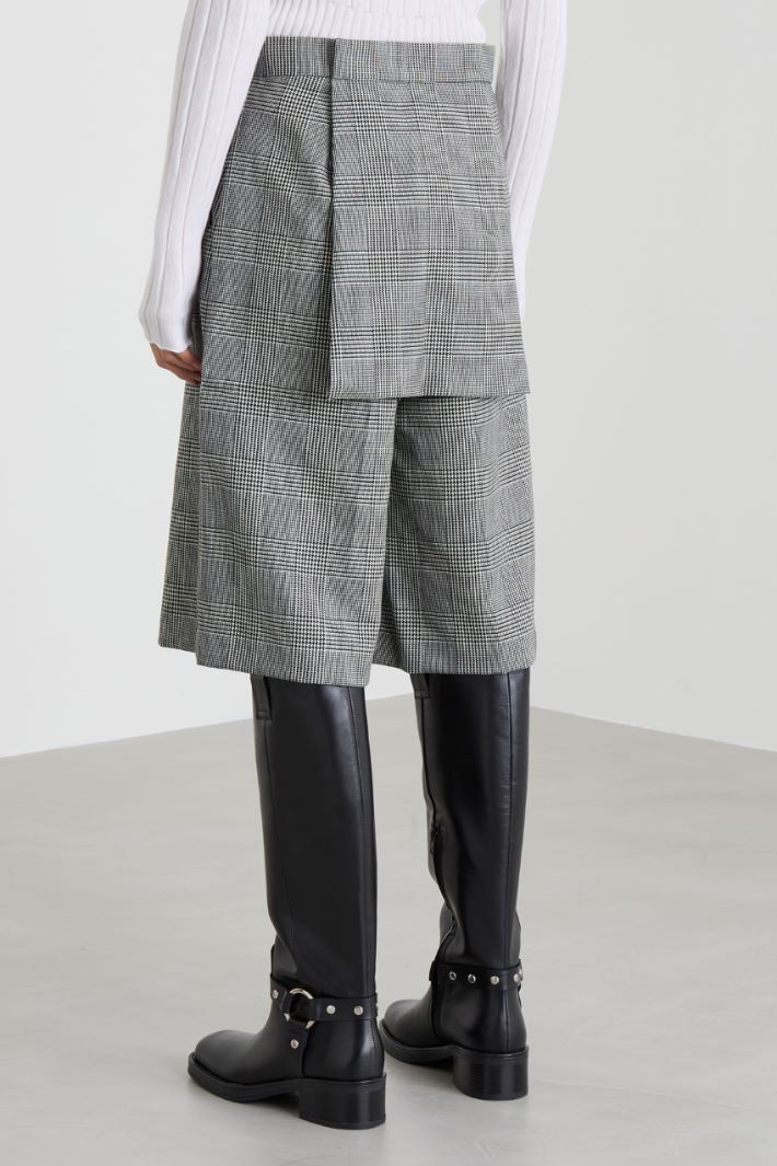 Bermuda flap shorts in patterned Batavia wool Intrend - 3