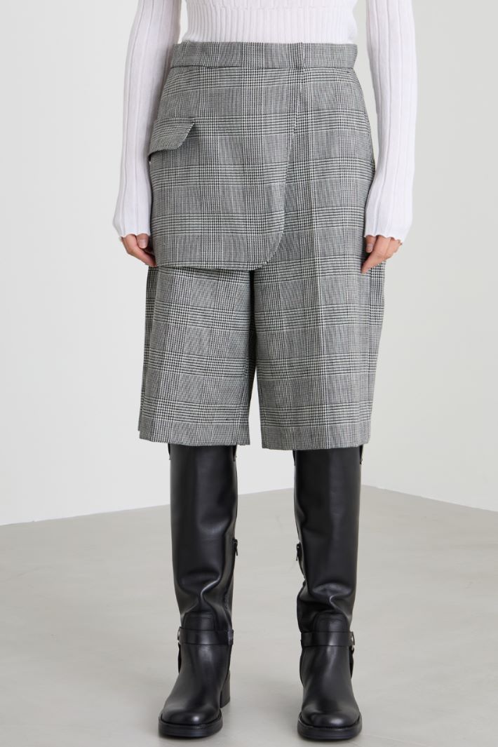 Bermuda flap shorts in patterned Batavia wool Intrend - 2