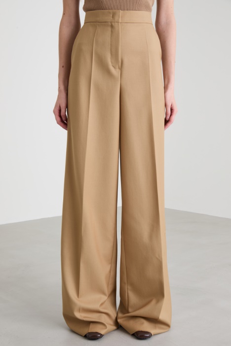 Pantaloni ampi in gabardina