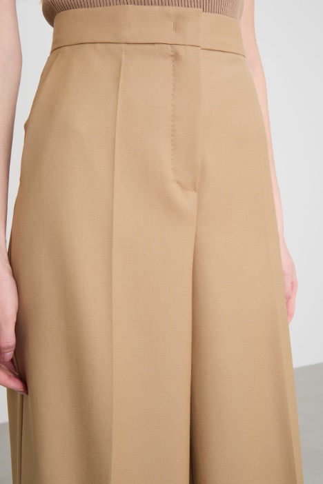 Pantaloni ampi in gabardina