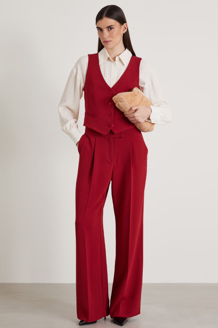 Pantaloni ampi e fluidi Intrend
