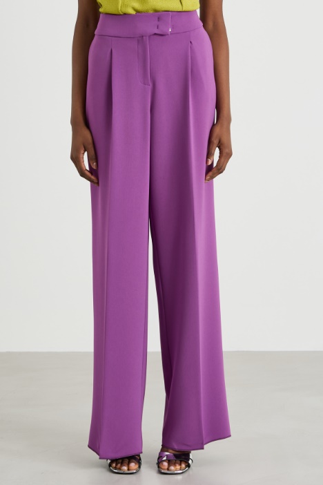 Pantaloni ampi e fluidi