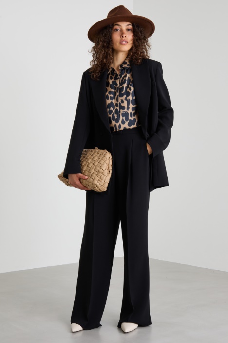 Pantalones anchos y fluidos Intrend