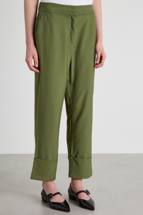 Pantaloni dritti con risvolto