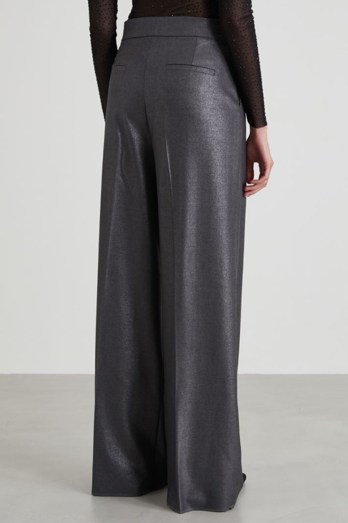 Wide-fit laminated twill trousers Intrend - 3